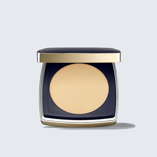 Base em Pó Double Wear Stay-in-Place Matte SPF 10 Um pó. Cobertura personalizada impecável. Multi usos.